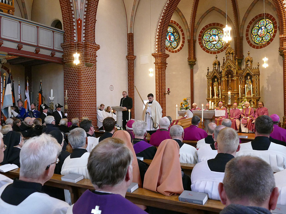 Pontifikalrequiem und Beisetzung von Weihbischof em. Johannes Kapp (Foto: Karl-Franz Thiede)